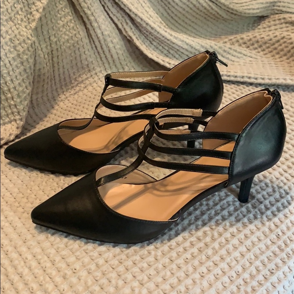 JG Strappy Heels. Black. 10. Zipper back.